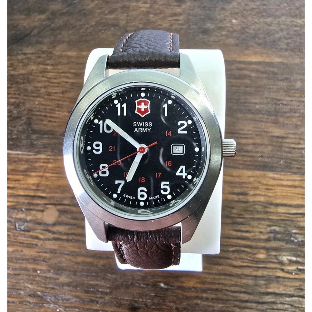 Ladies Victorinox Swiss Army 34mm Garrison SS 241084 Quartz Watch New Battery